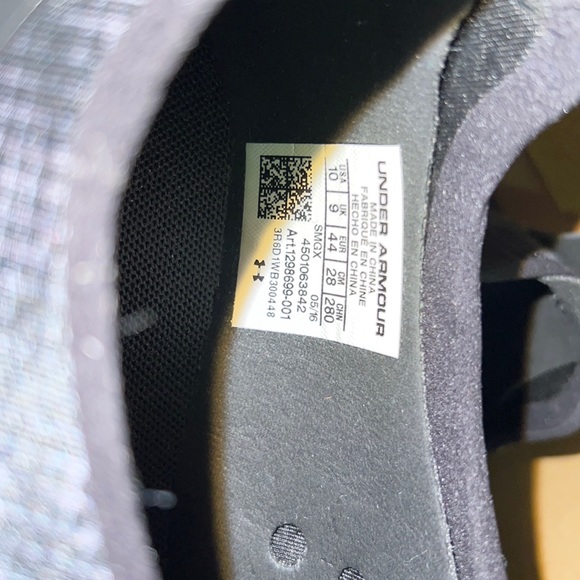 Under Armour shoes - Picture 3 of 11